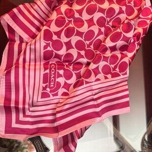 Beautiful COACH Scarf. Material:100% silk.